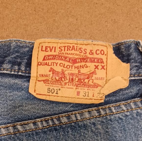 Distressed Studded Levi’s High Rise Shortie Shorts Size 31 - Picture 5 of 5